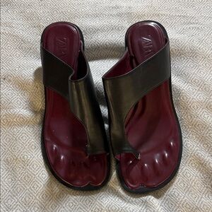 Zara Women's Black and Dark Red Sandals